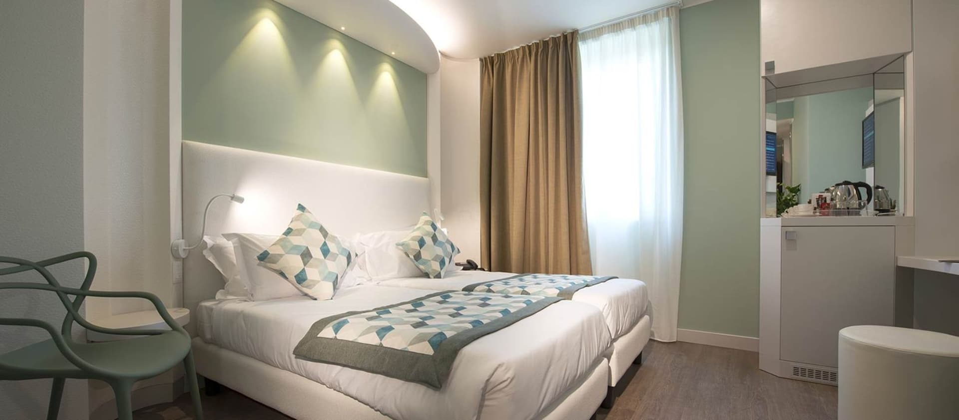 ARK Hotel (4 Star)