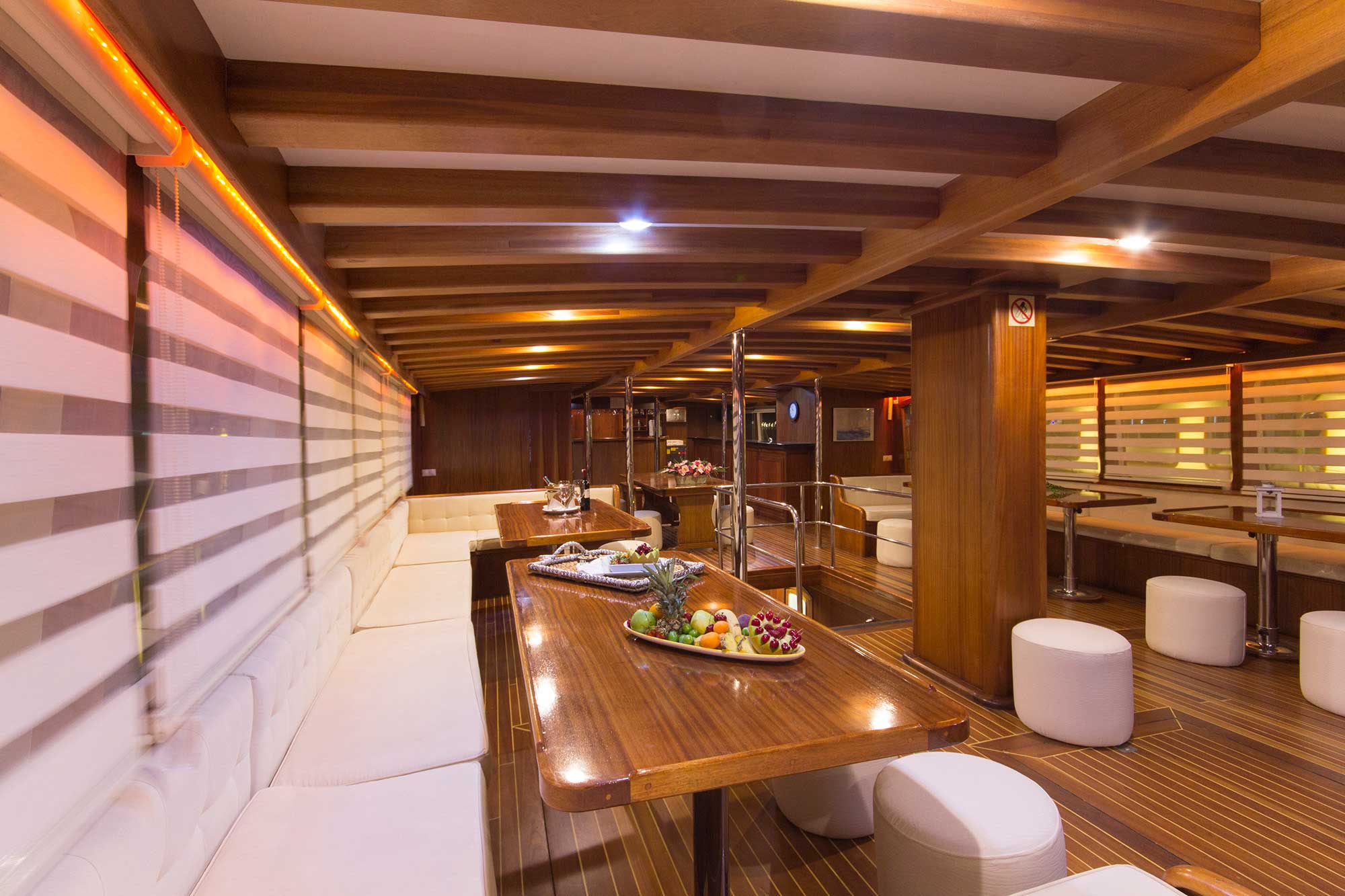 Restaurant & Dining Experience
