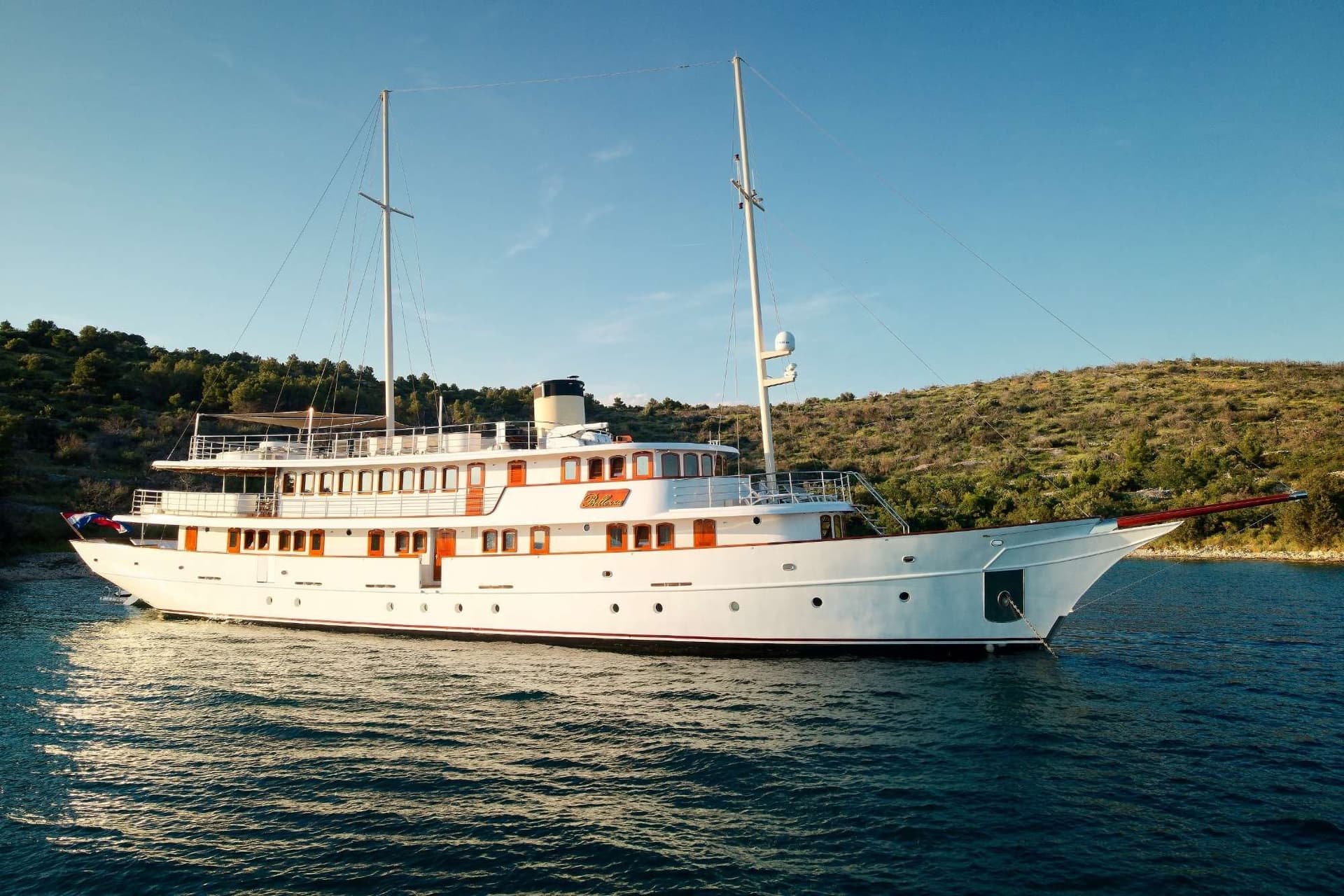 Deluxe Floating Accommodation