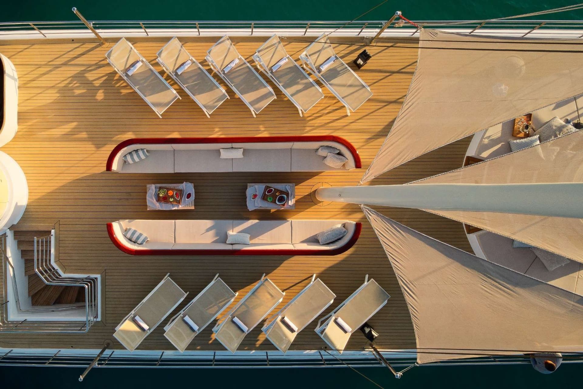 Bellezza Deck & Outdoor Area