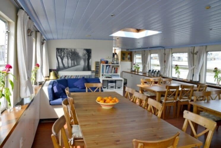 Relaxed Social Spaces Onboard