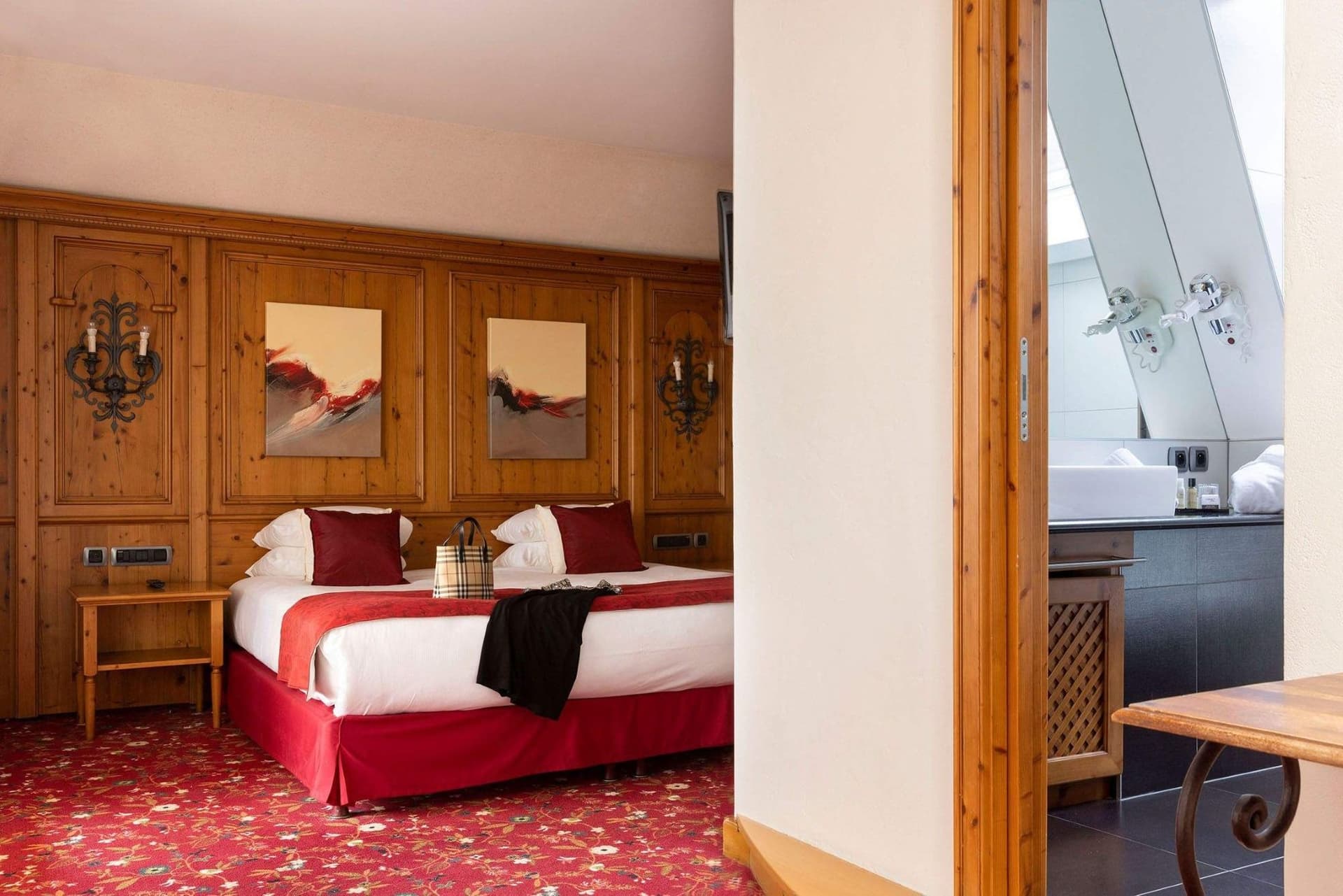Le Bristol (4-star)