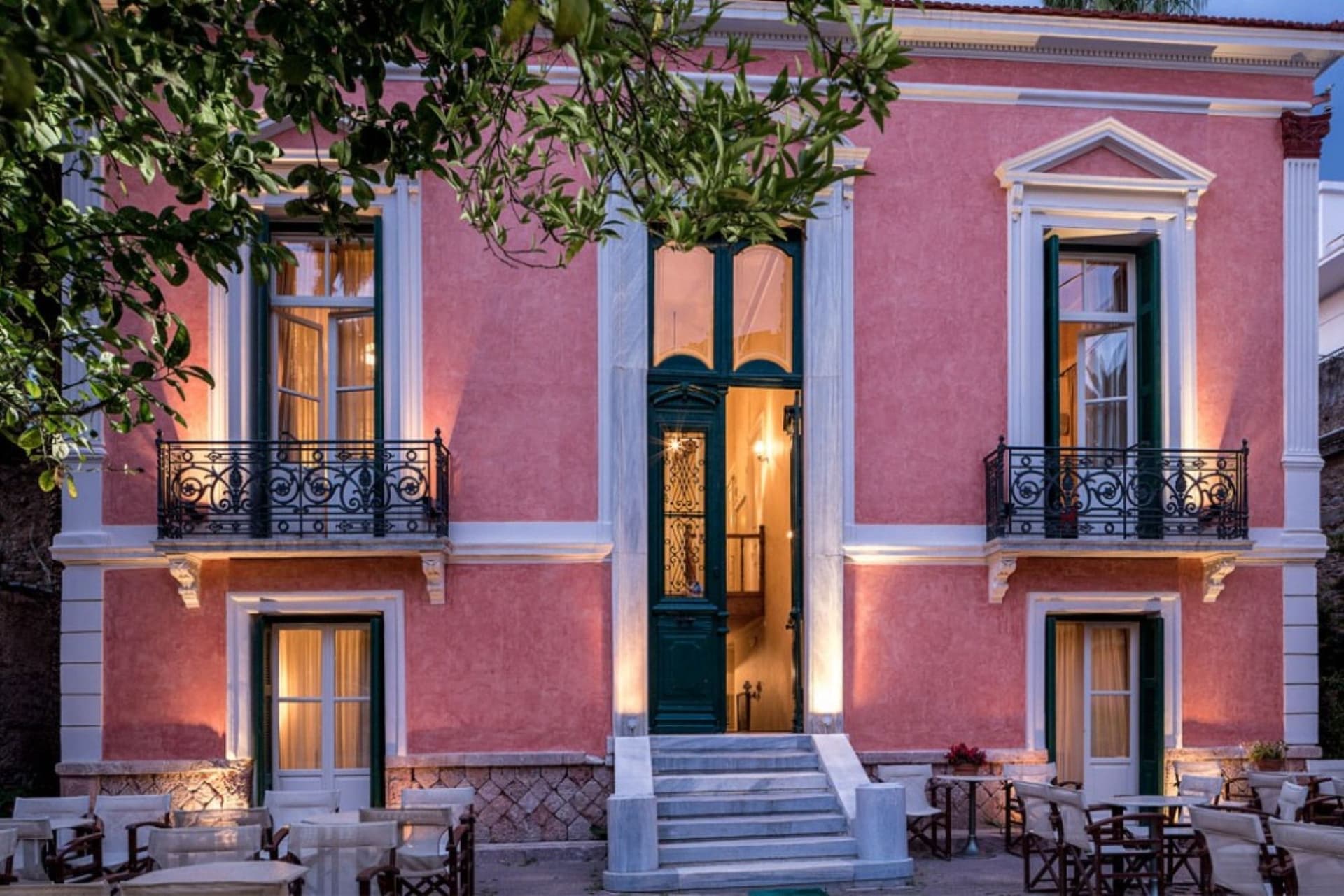  Nafsimedon Hotel (4-star)