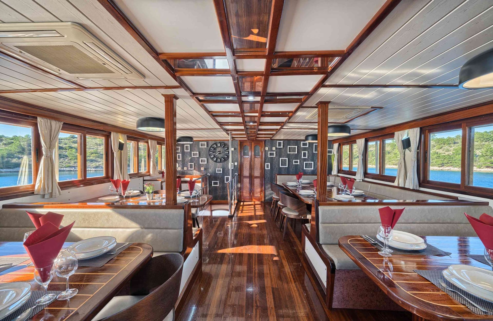 Lounge / Restaurant