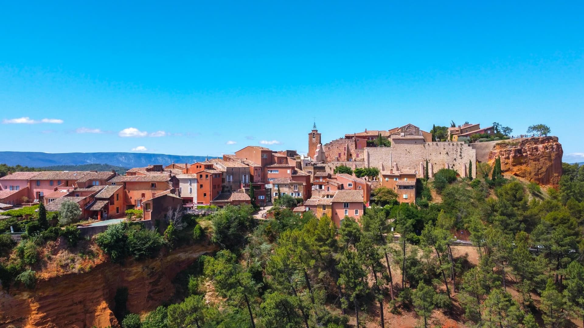 Discover Luberon's hilltop gems