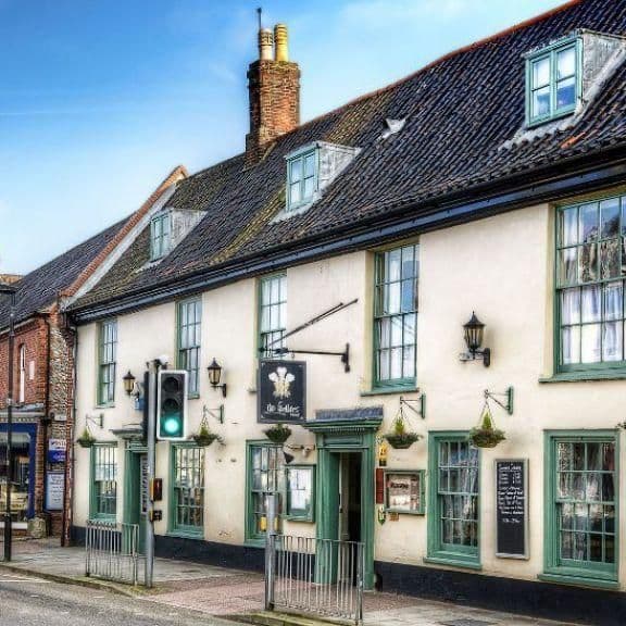 The Feathers - Lawns Rooms, Holt