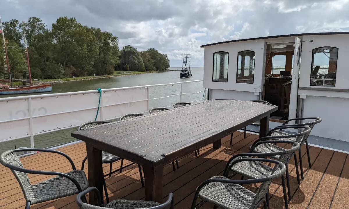 Open Sun Deck with Seating