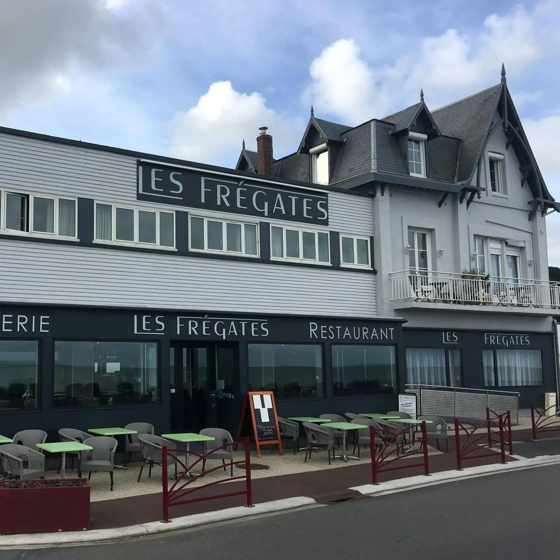  Hôtel Les Frégates 