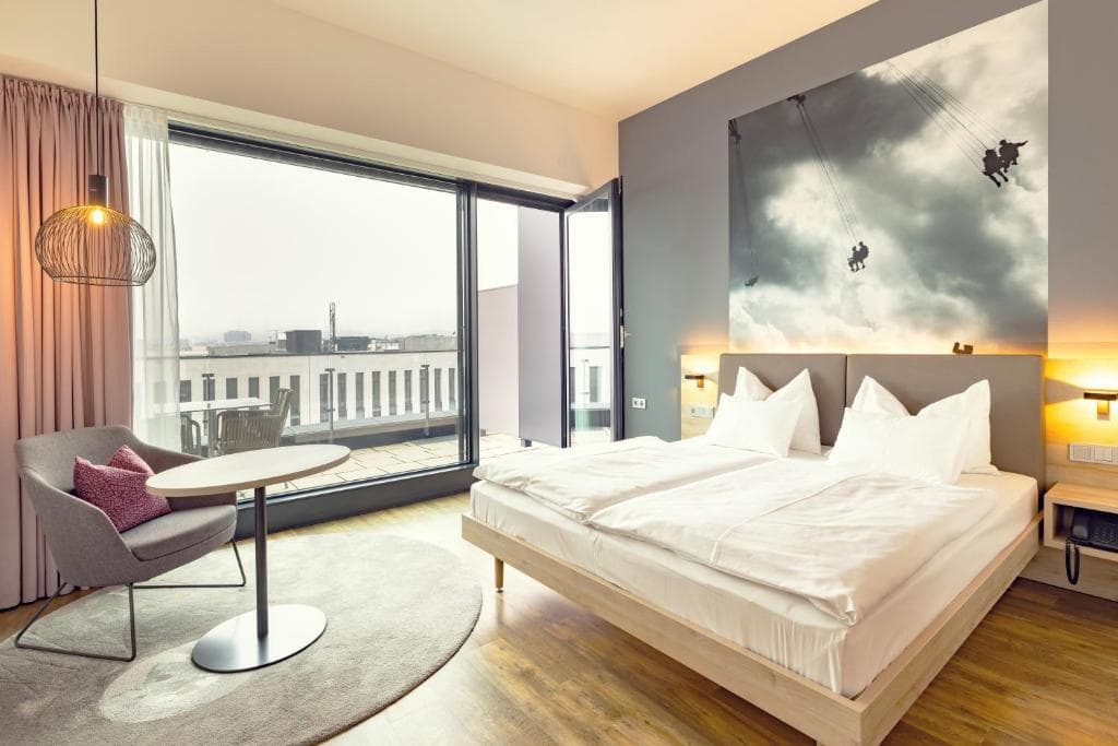  Hotel Roomz (4 star)