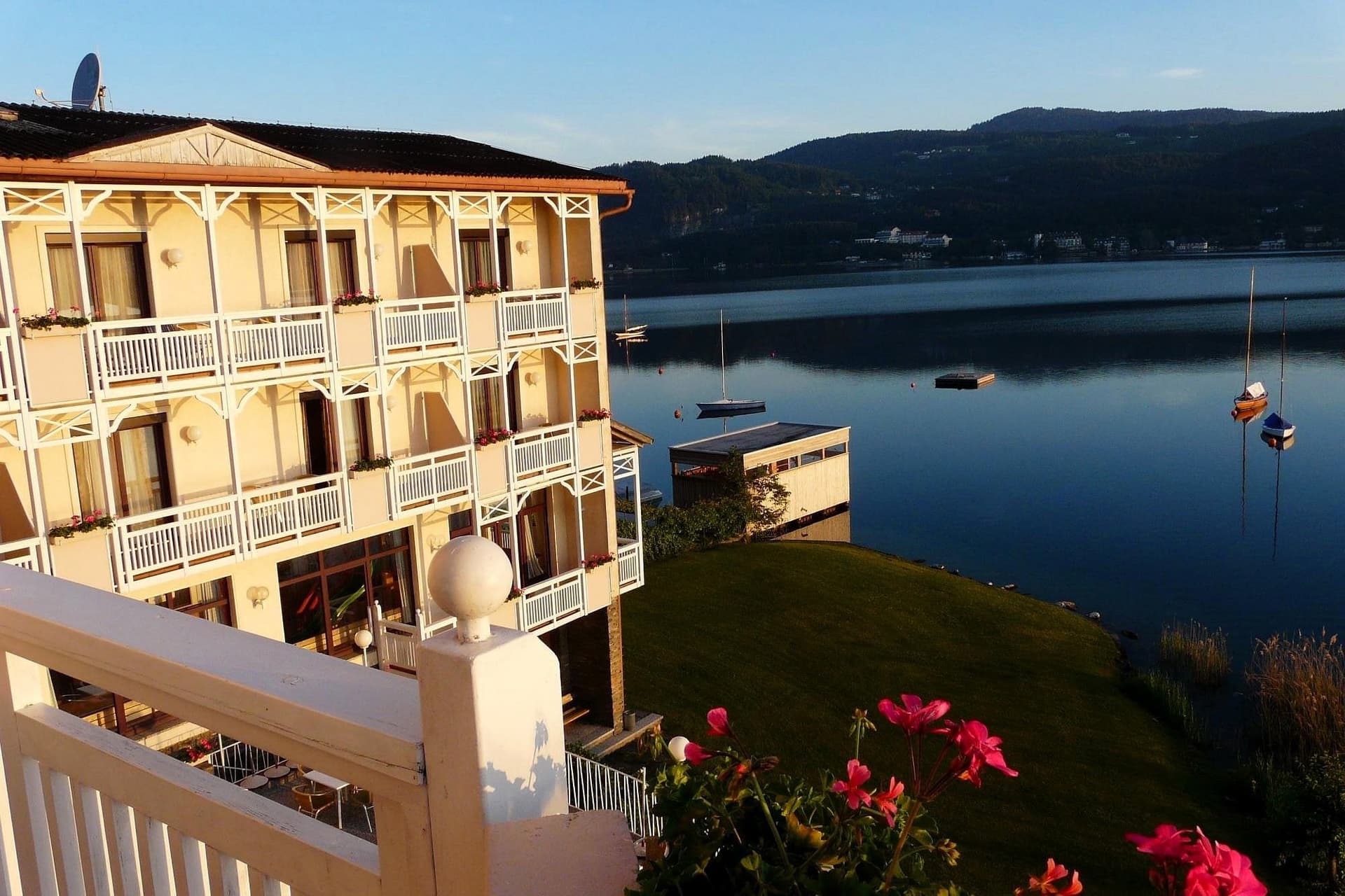 Luxury Lakeside Stay