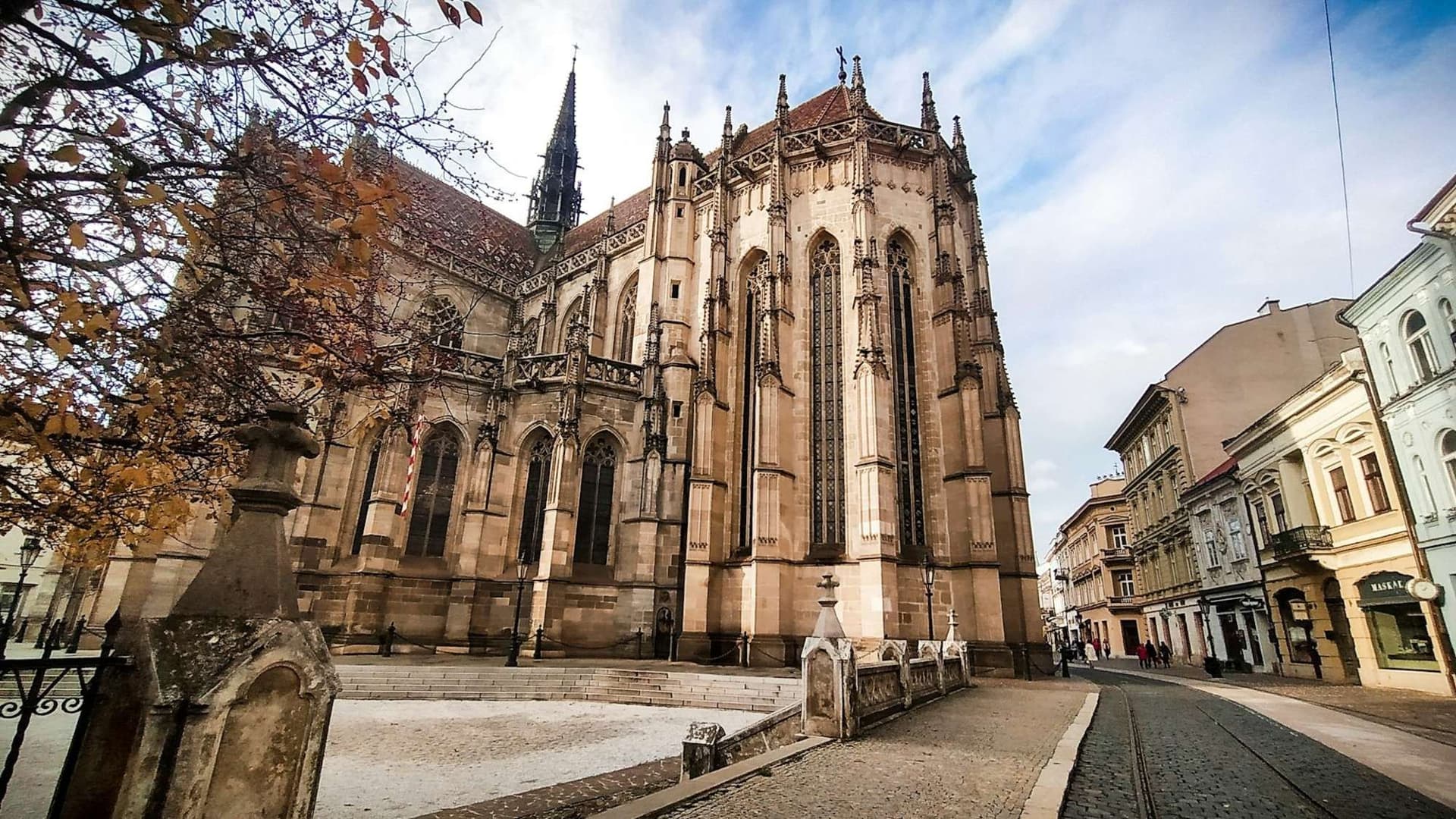 Peaceful Routes and Cultural Stops