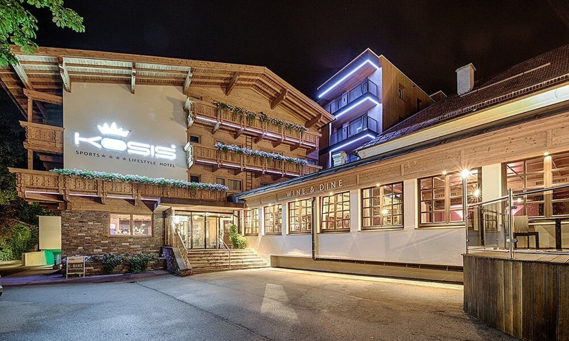 KOSIS Sports Lifestyle Hotel (4-star)