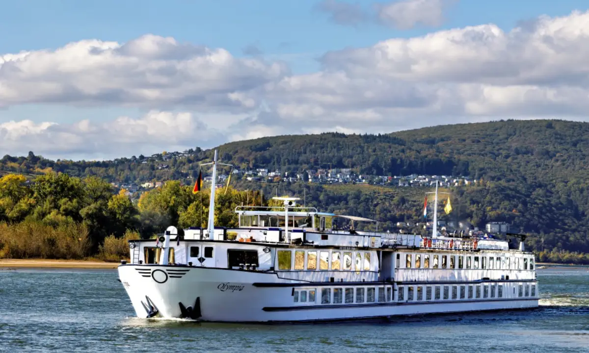 A Refined River Home Along the Rhine