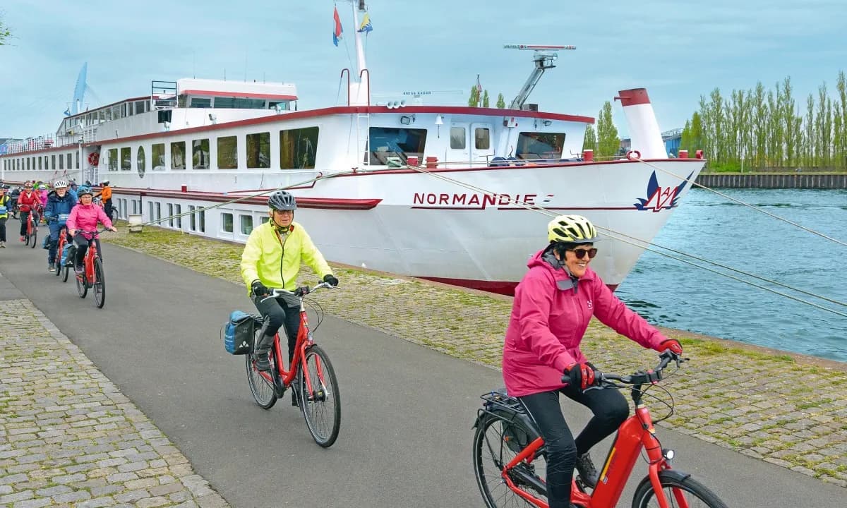 Waterways of South Holland Bike and Boat Tour 