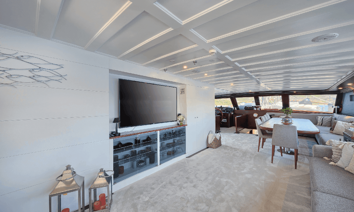 Indoor Lounge & Social Spaces