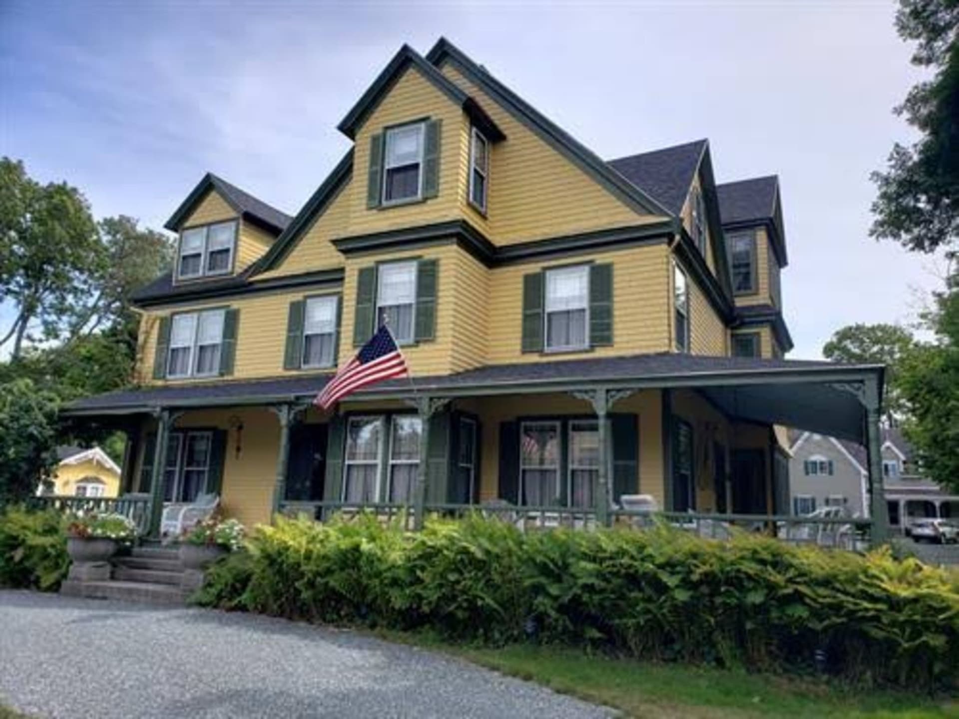 Sand Bar Cottage Inn
