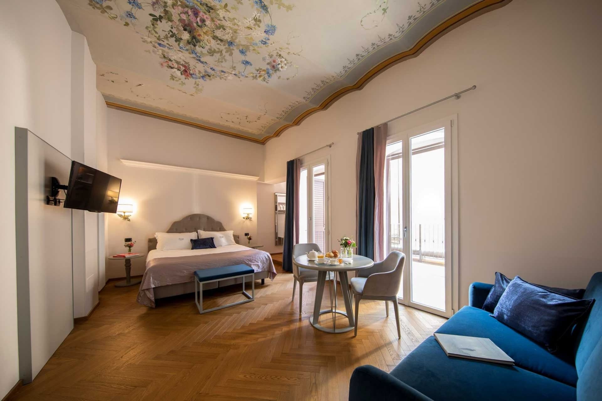Hotel Touring (4-star)