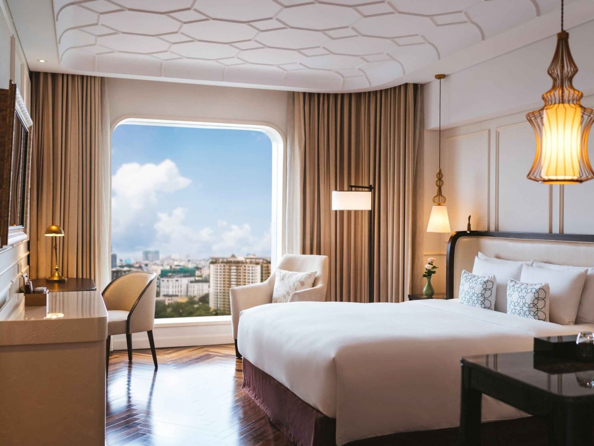 Hôtel des Arts Saigon ( 5-Star)