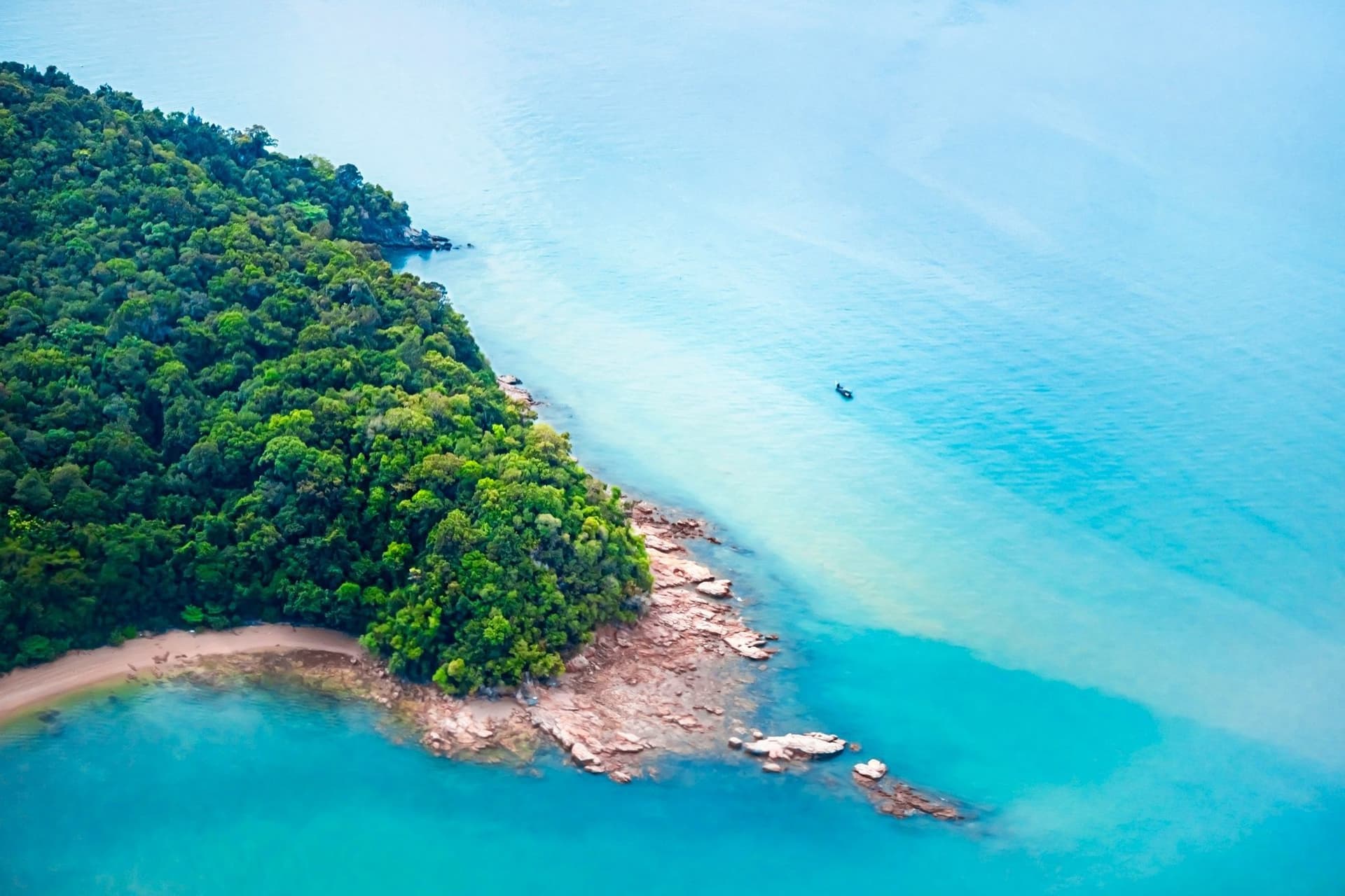 Tropical Islands and Luxury Beaches