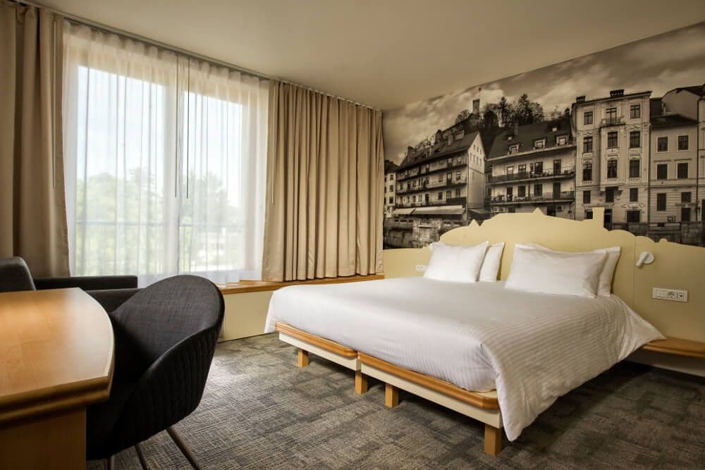 City Hotel