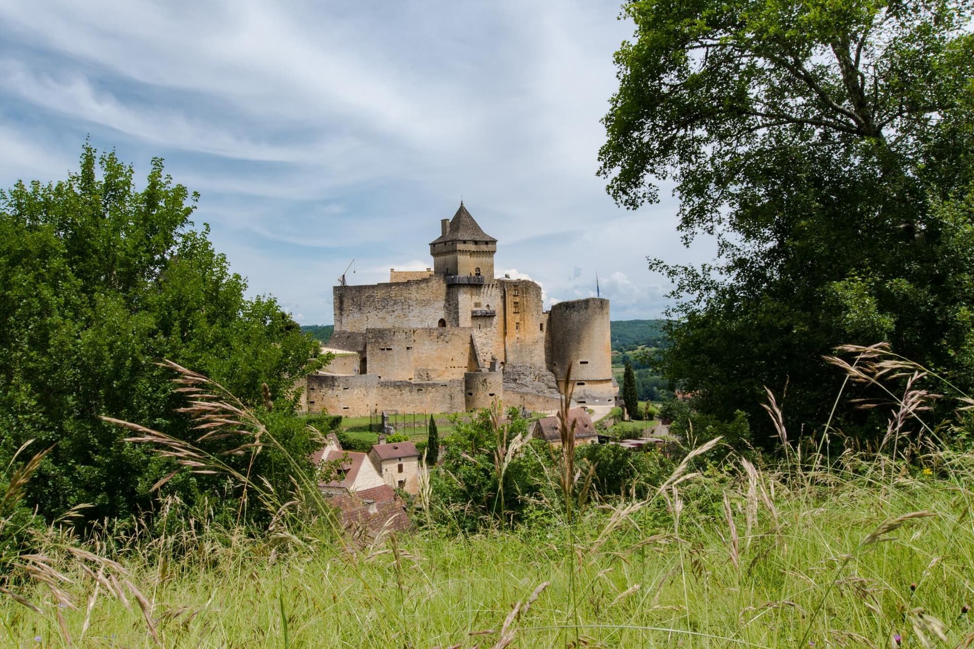 Châteaux of the Dordogne Valley – Majestic Medieval Fortresses