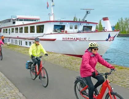Waterways of South Holland Bike and Boat Tour 